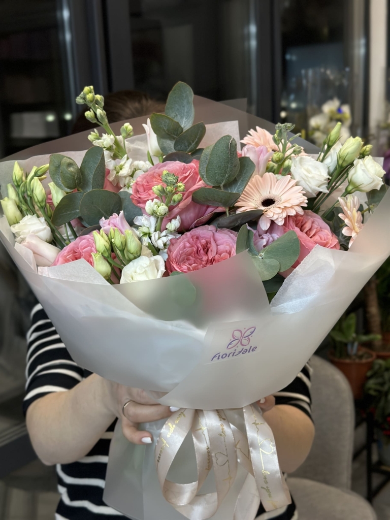 klassicheskiy-buket-fokus-on-mi:-tsvety,-kotorye-sobirayut-vzglyady-prohozhih