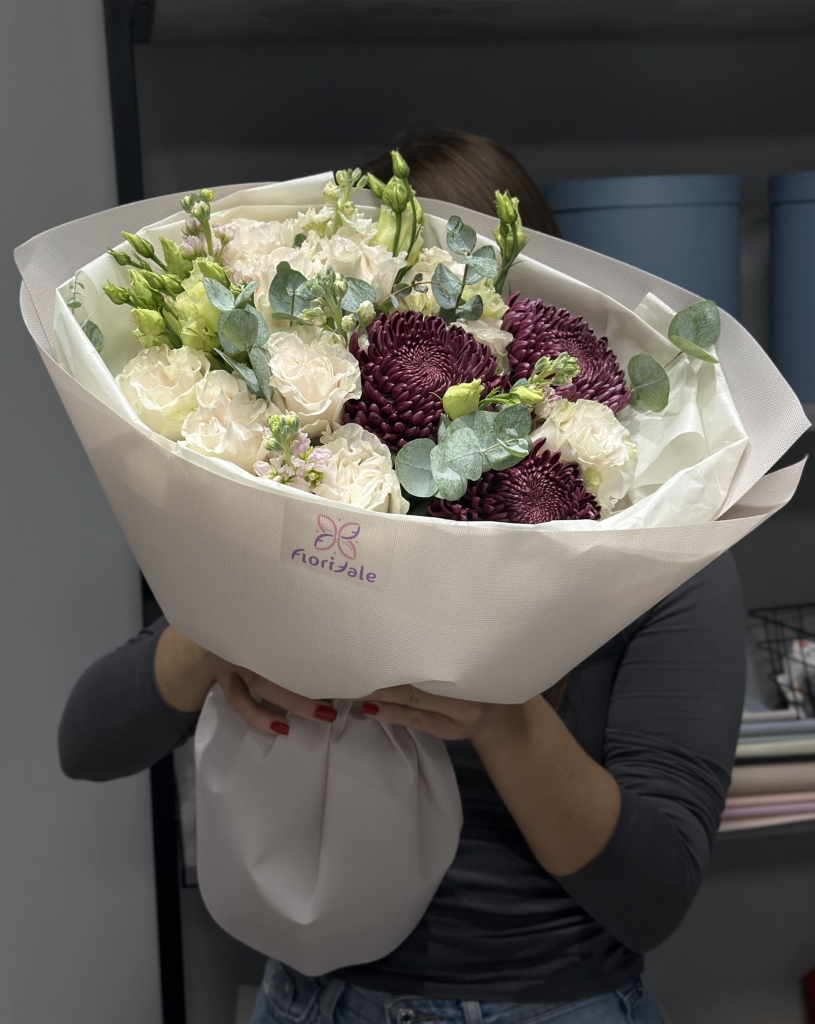 klassicheskiy-buket-fler-de-lya-noche:-idealynyy-buket-dlya-svidaniya-s-lyubimoy